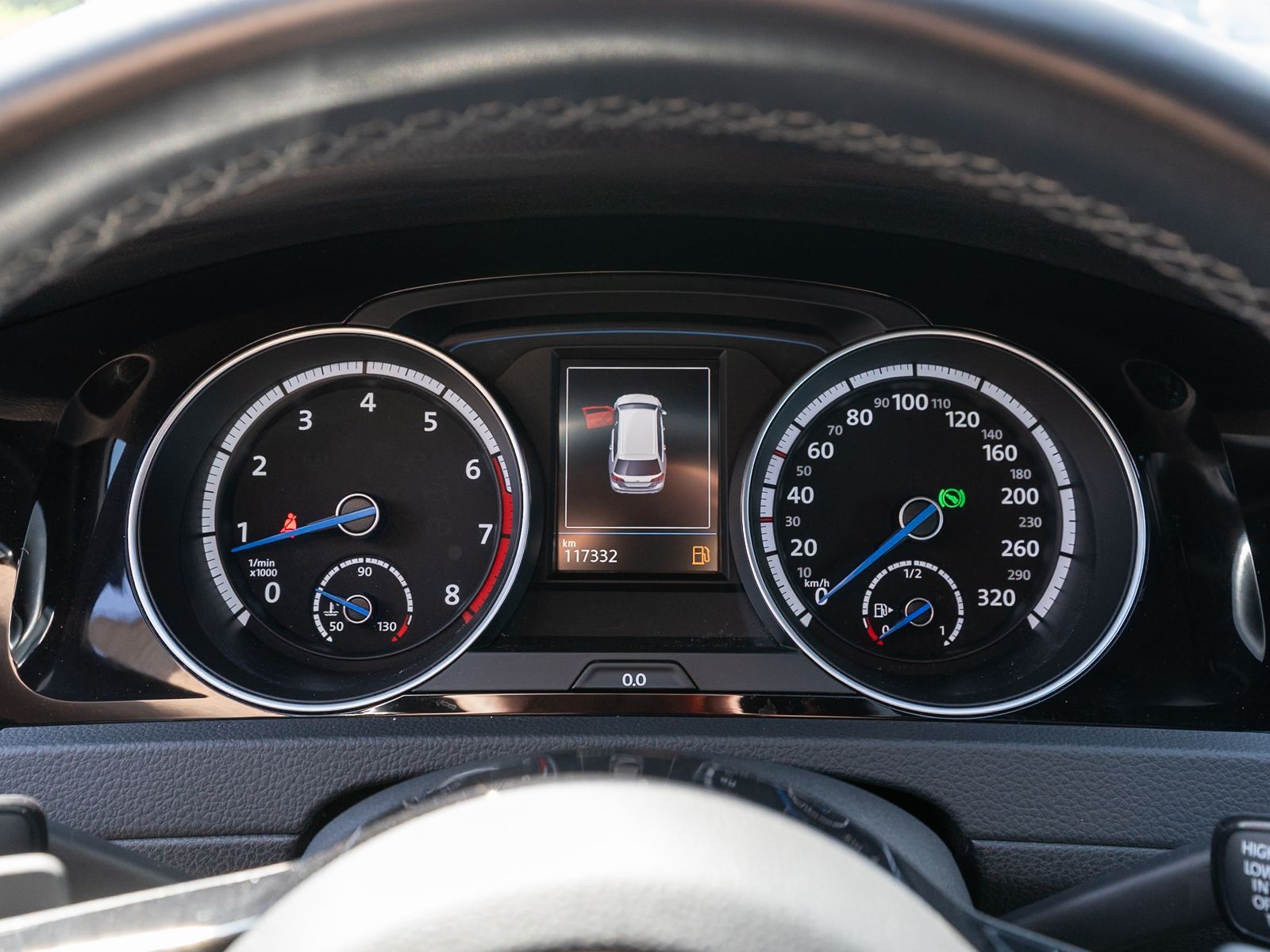 Fahrzeugabbildung Volkswagen Golf Variant R 4M 2.0 TSI DSG LED Navi PDC DCC