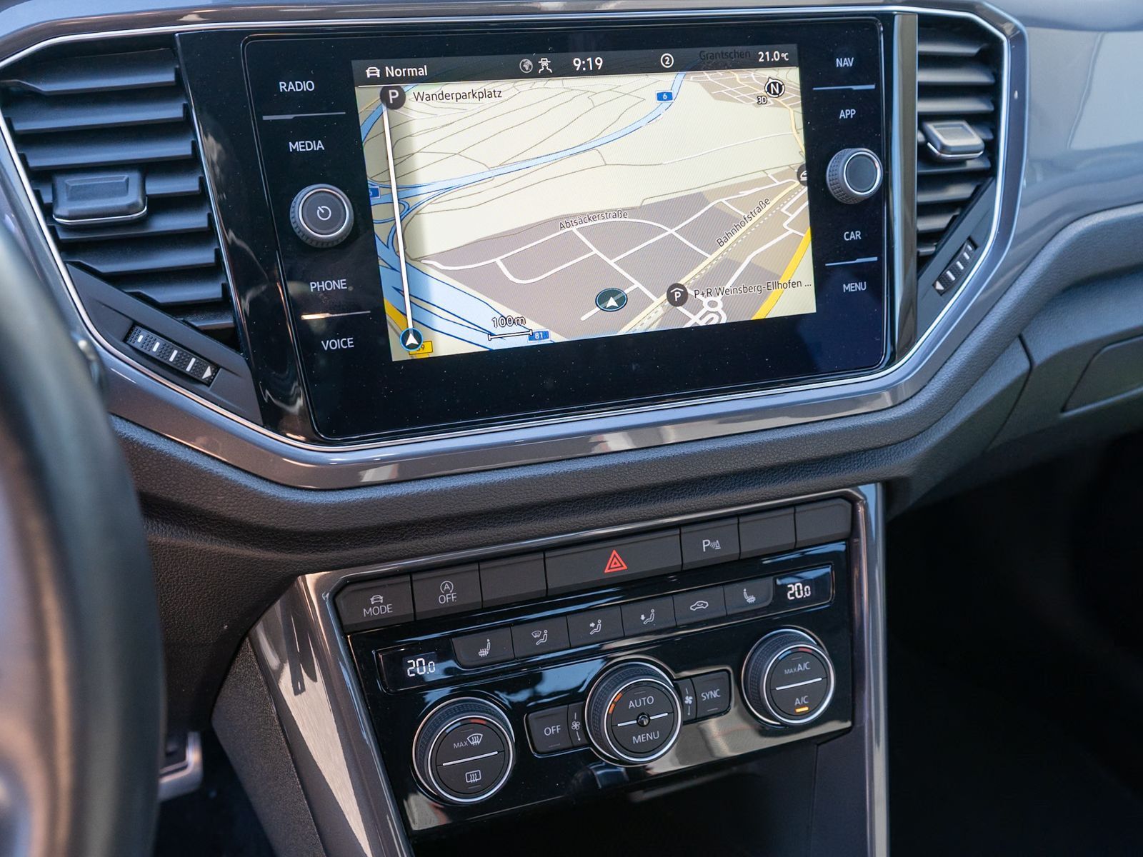Fahrzeugabbildung Volkswagen T-Roc Sport 1.5 TSI DSG Navi LED RFK ACC AHK
