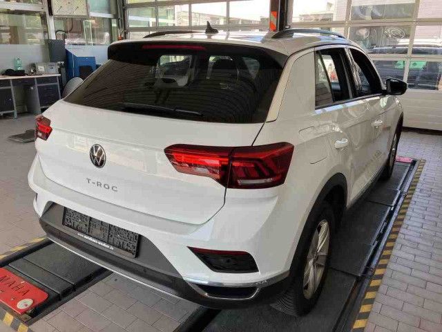 Fahrzeugabbildung Volkswagen T-Roc Sport 1.5 TSI DSG Navi LED RFK ACC AHK