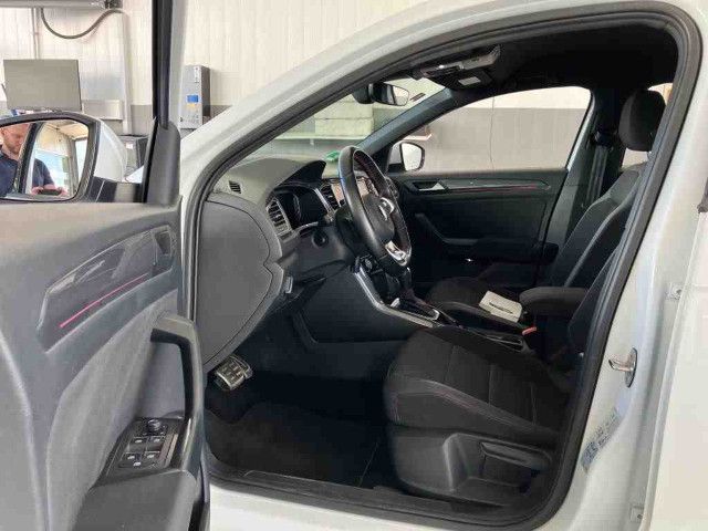 Fahrzeugabbildung Volkswagen T-Roc Sport 1.5 TSI DSG Navi LED RFK ACC AHK
