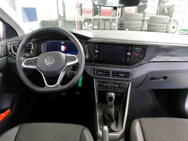 Fahrzeugabbildung Volkswagen Polo Life 1.0 TSI Klimaauto LED SHZ PDC v/h RFK