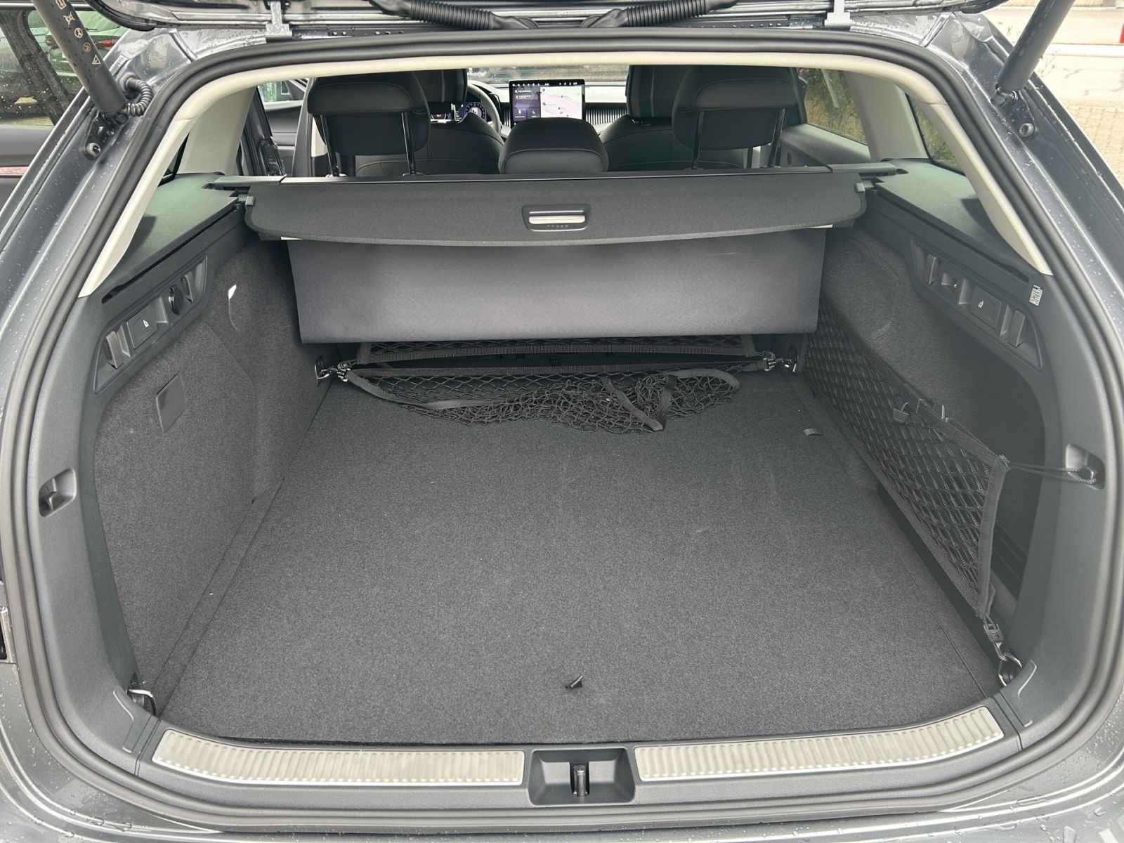 Fahrzeugabbildung SKODA Superb Combi L&K 1,5TSI iV 204PS DSG ACC SHZ AHK