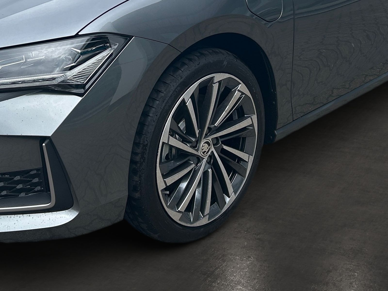 Fahrzeugabbildung SKODA Superb Combi L&K 1,5TSI iV 204PS DSG ACC SHZ AHK