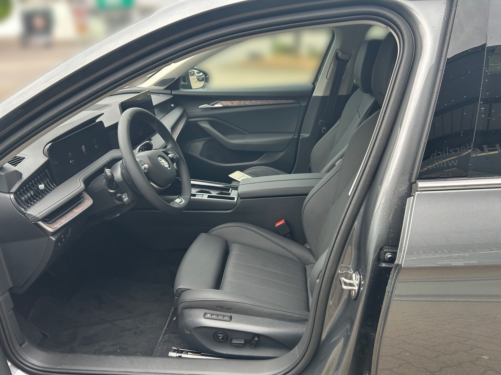 Fahrzeugabbildung SKODA Superb Combi L&K 1,5TSI iV 204PS DSG ACC SHZ AHK