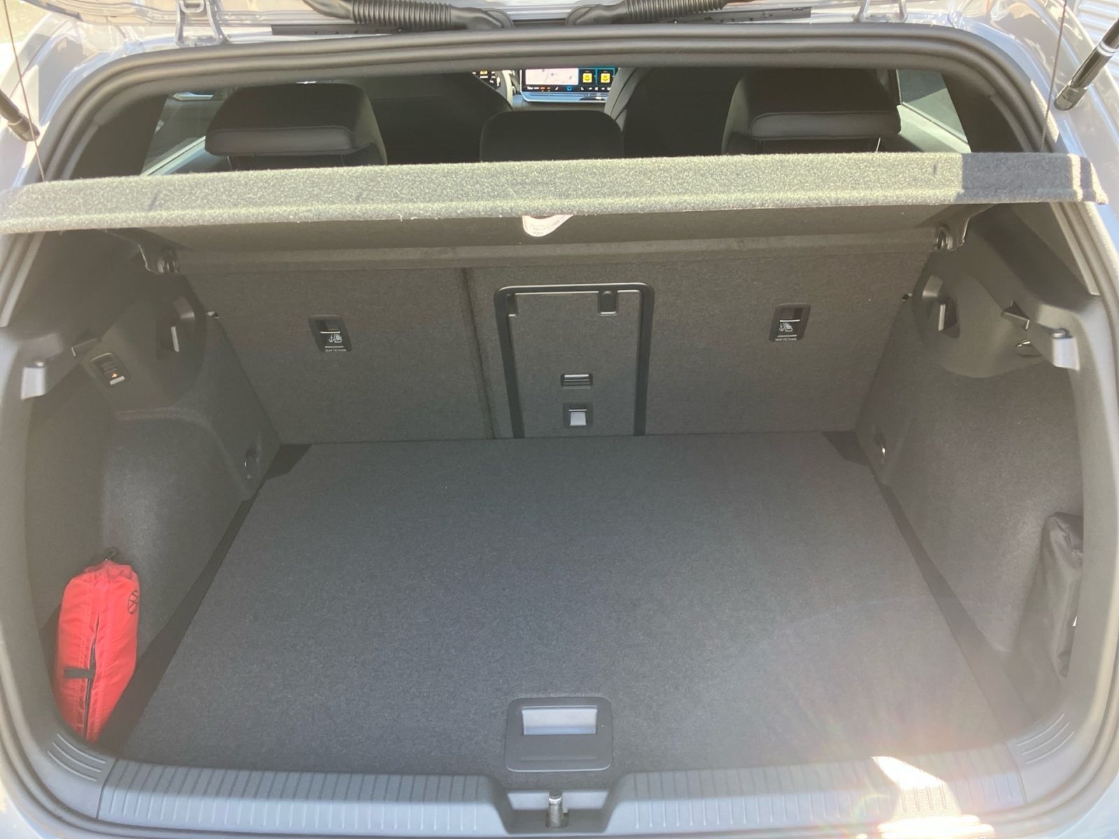 Fahrzeugabbildung Volkswagen Golf R-Line 1,5 l eTSI 150PS DSG AHK ACC 360° Ka