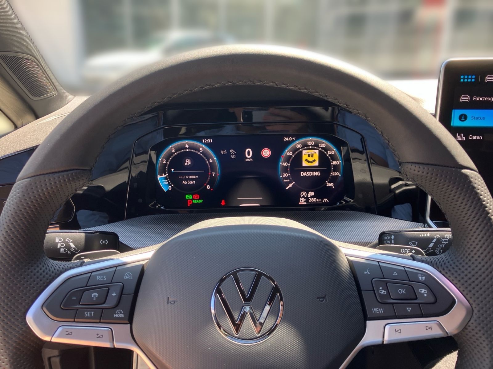 Fahrzeugabbildung Volkswagen Golf R-Line 1,5 l eTSI 150PS DSG AHK ACC 360° Ka