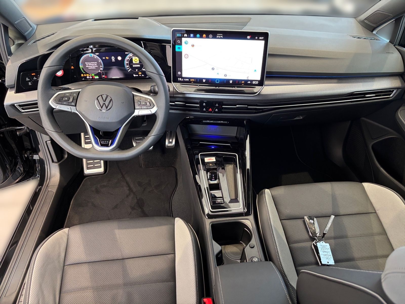 Fahrzeugabbildung Volkswagen Golf GTE 1,5 l eHybrid OPF 177 PS/116 PS DSG AHK