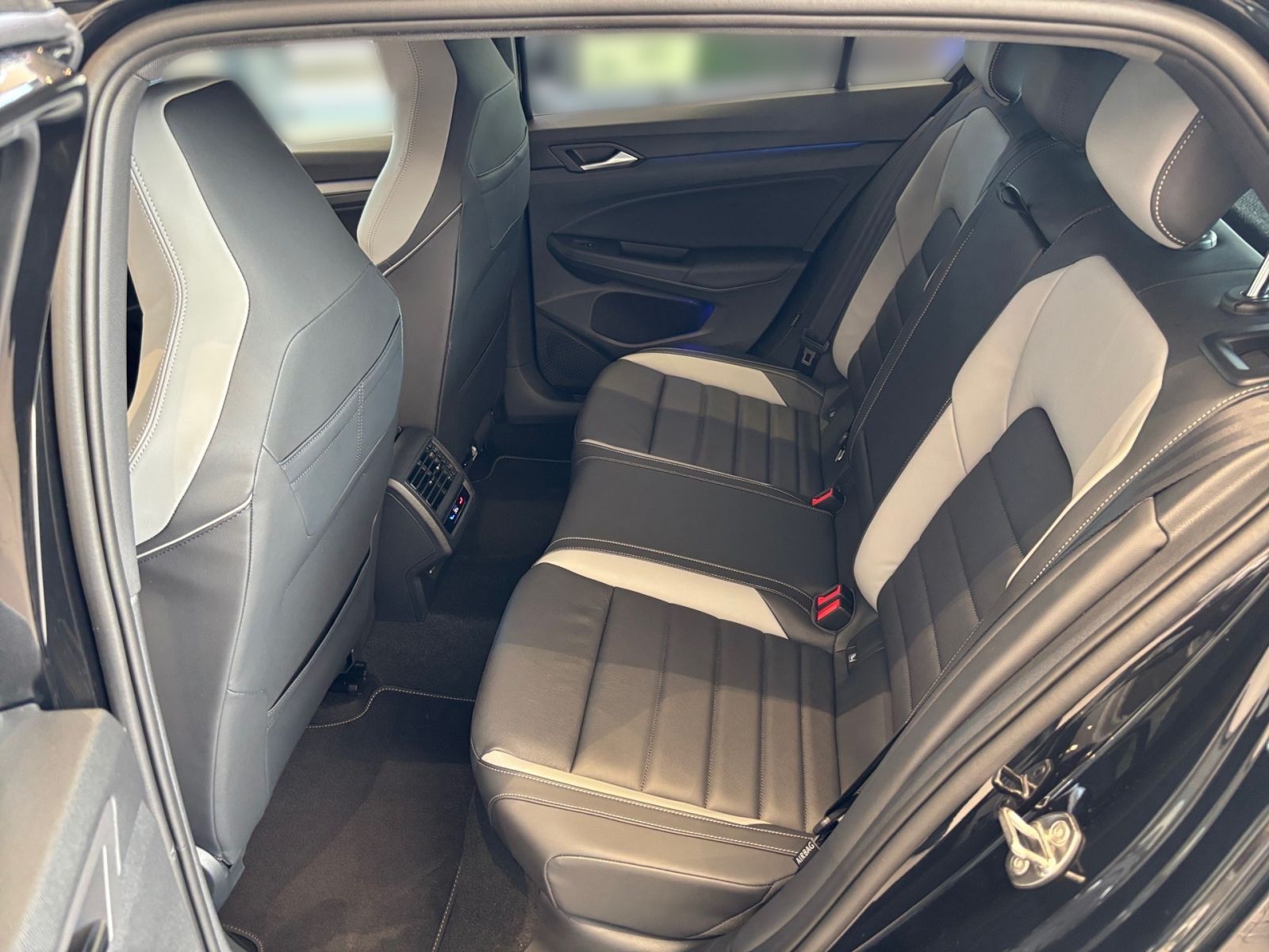 Fahrzeugabbildung Volkswagen Golf GTE 1,5 l eHybrid OPF 177 PS/116 PS DSG AHK