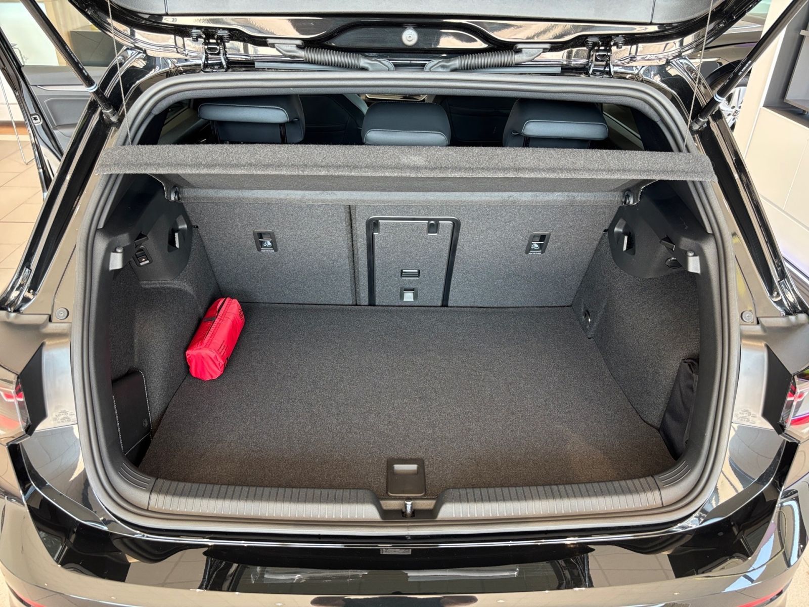 Fahrzeugabbildung Volkswagen Golf GTE 1,5 l eHybrid OPF 177 PS/116 PS DSG AHK