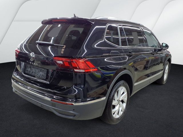 Fahrzeugabbildung Volkswagen Tiguan Allspace Life 2.0TDI DSG LED Navi AHK 7-S