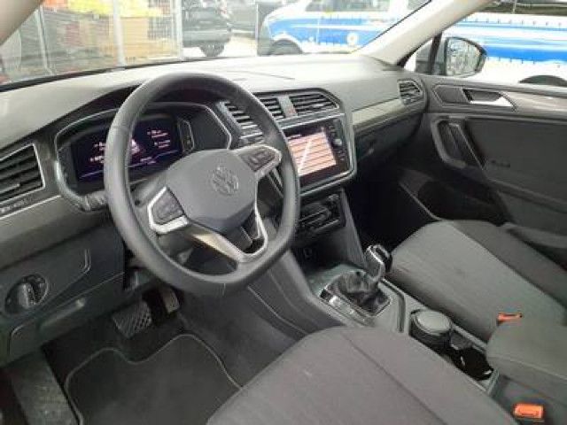 Fahrzeugabbildung Volkswagen Tiguan Allspace Life 2.0TDI DSG LED Navi AHK 7-S