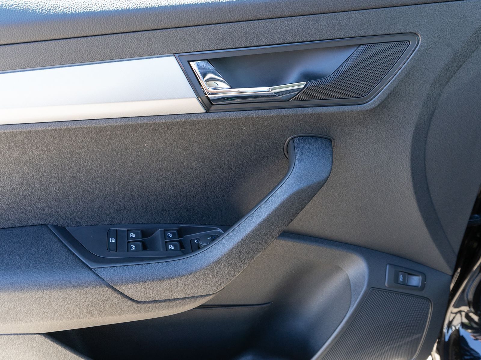 Fahrzeugabbildung SKODA Karoq Selection 1.5 TSI DSG LED Navi RFK ACC AHK