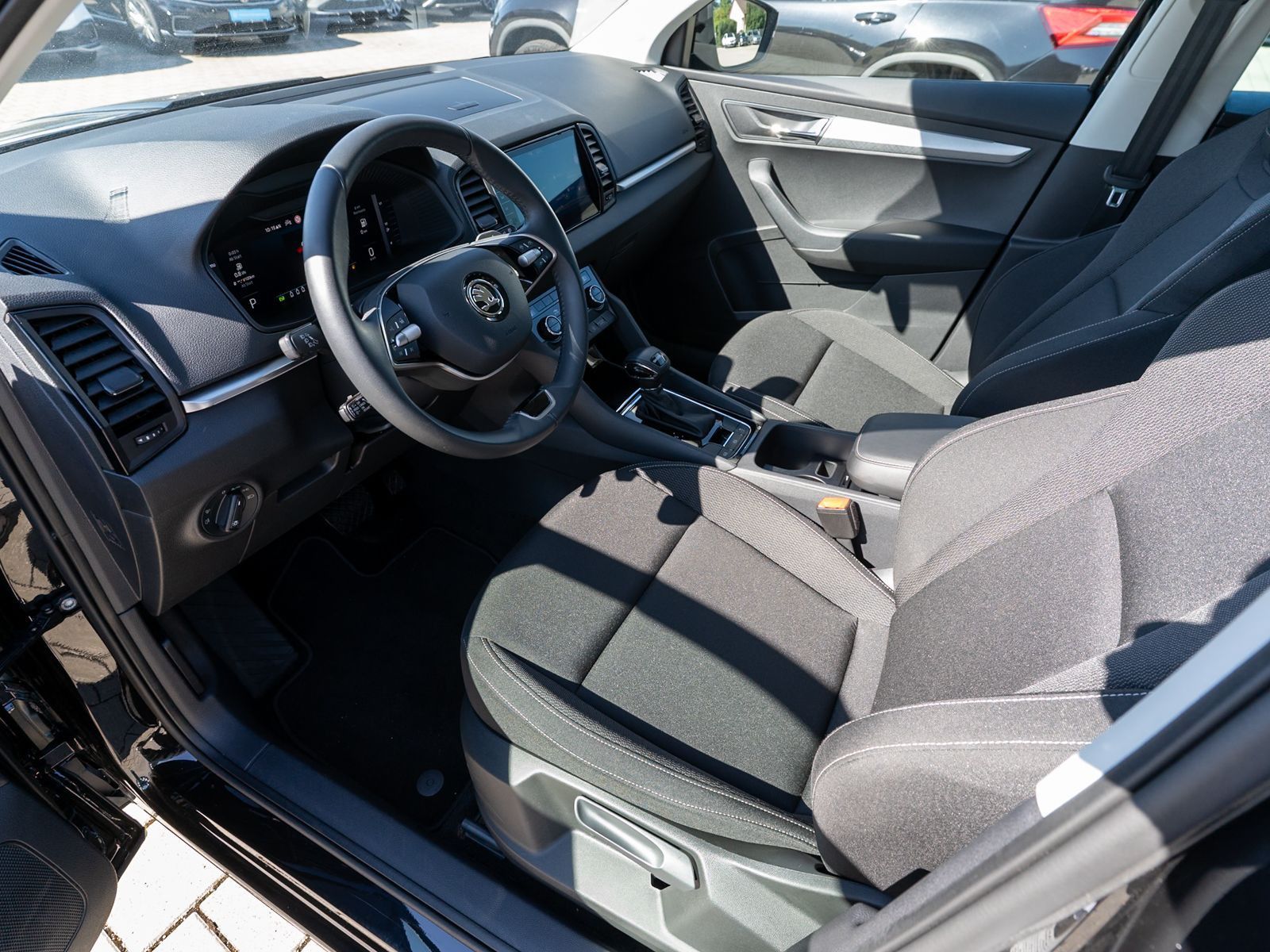 Fahrzeugabbildung SKODA Karoq Selection 1.5 TSI DSG LED Navi RFK ACC AHK