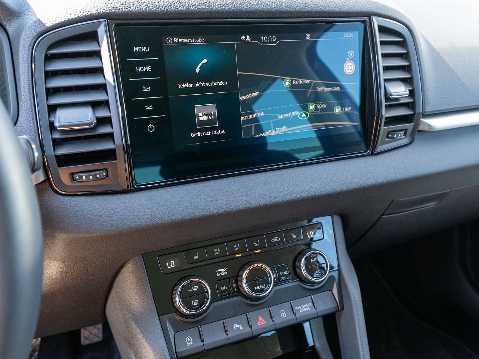 Fahrzeugabbildung SKODA Karoq Selection 1.5 TSI DSG LED Navi RFK ACC AHK