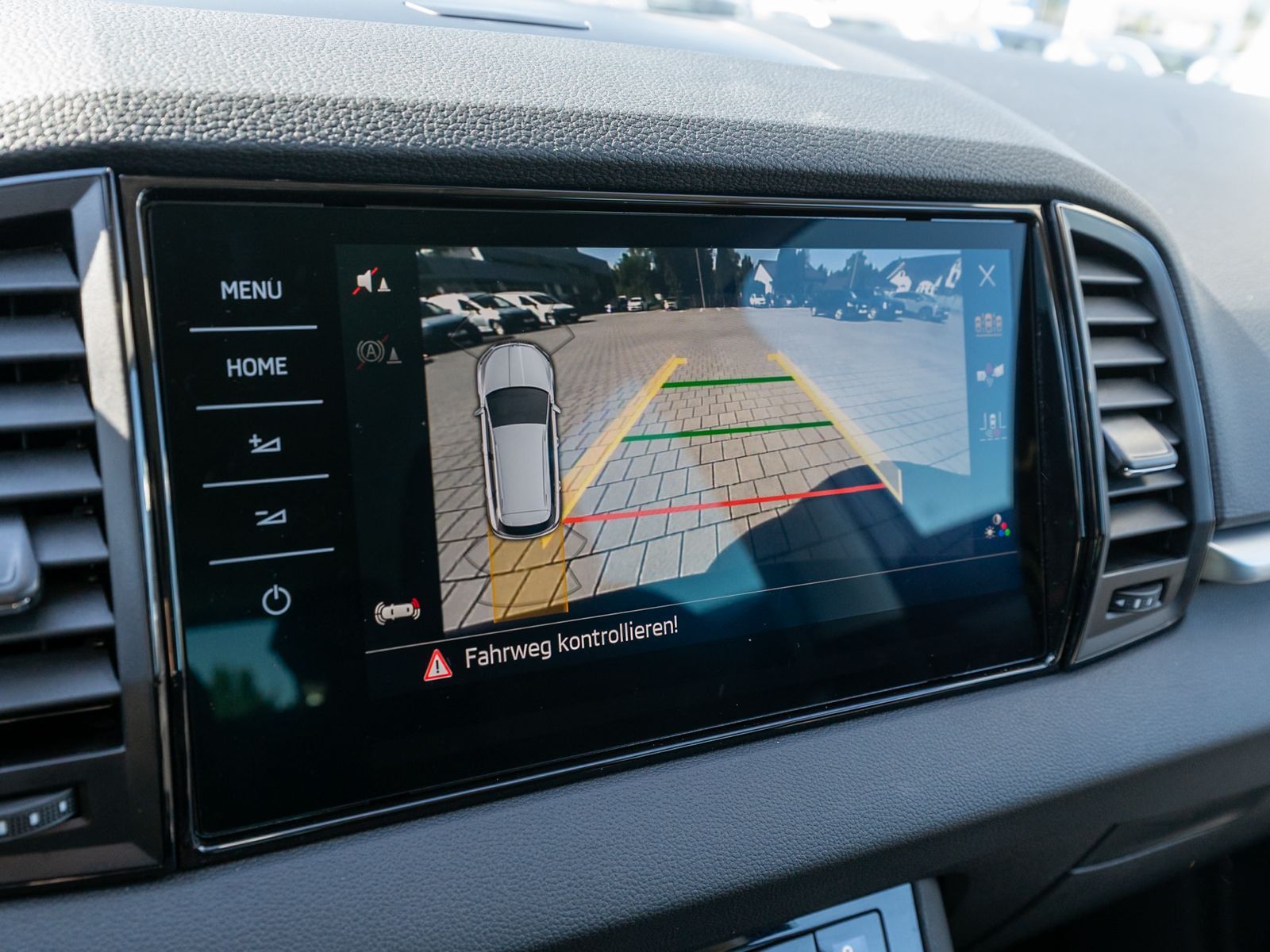 Fahrzeugabbildung SKODA Karoq Selection 1.5 TSI DSG LED Navi RFK ACC AHK