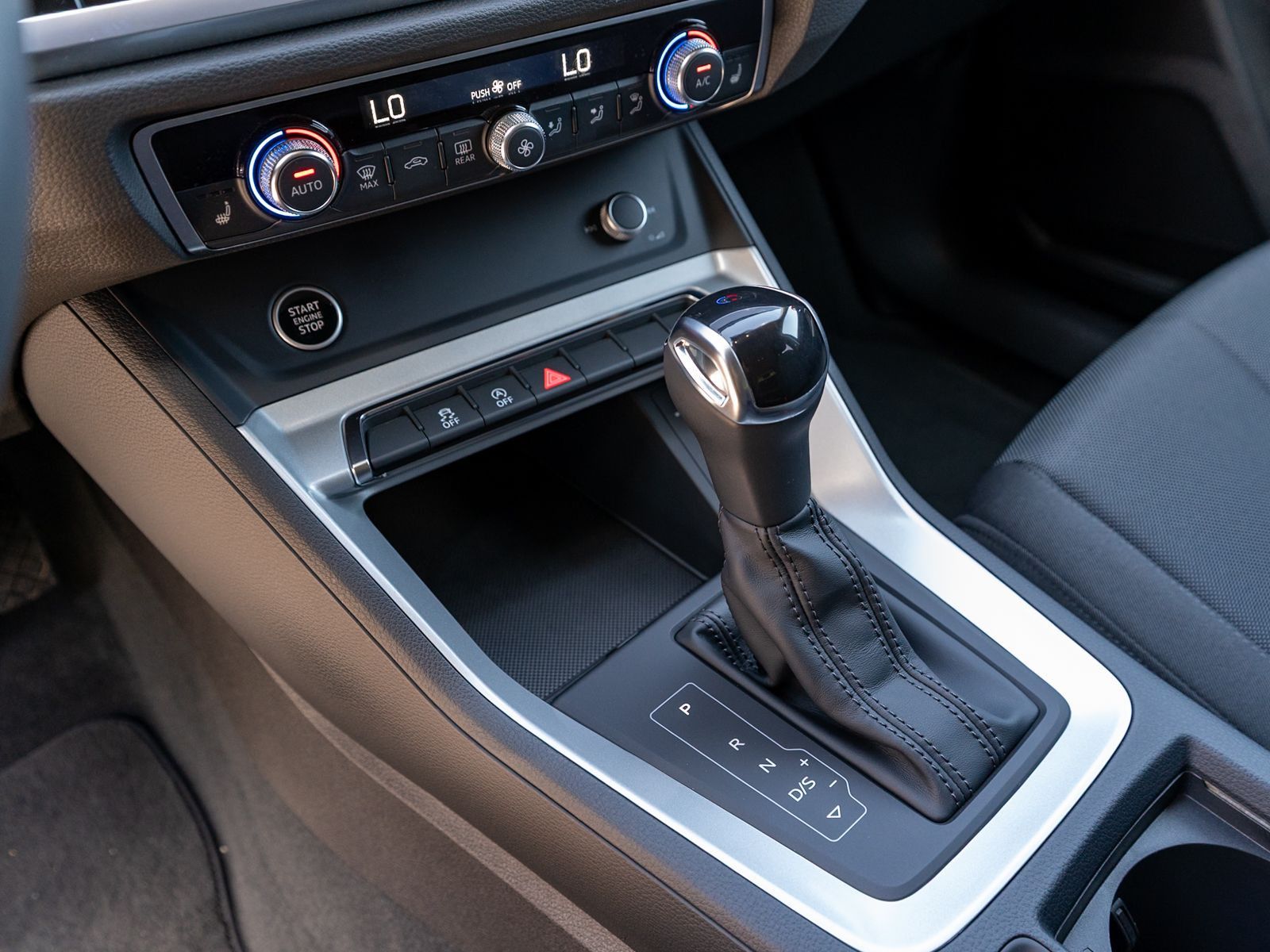 Fahrzeugabbildung Audi Q3 40TDI S line quattro Stronic Navi LED AHK GRA
