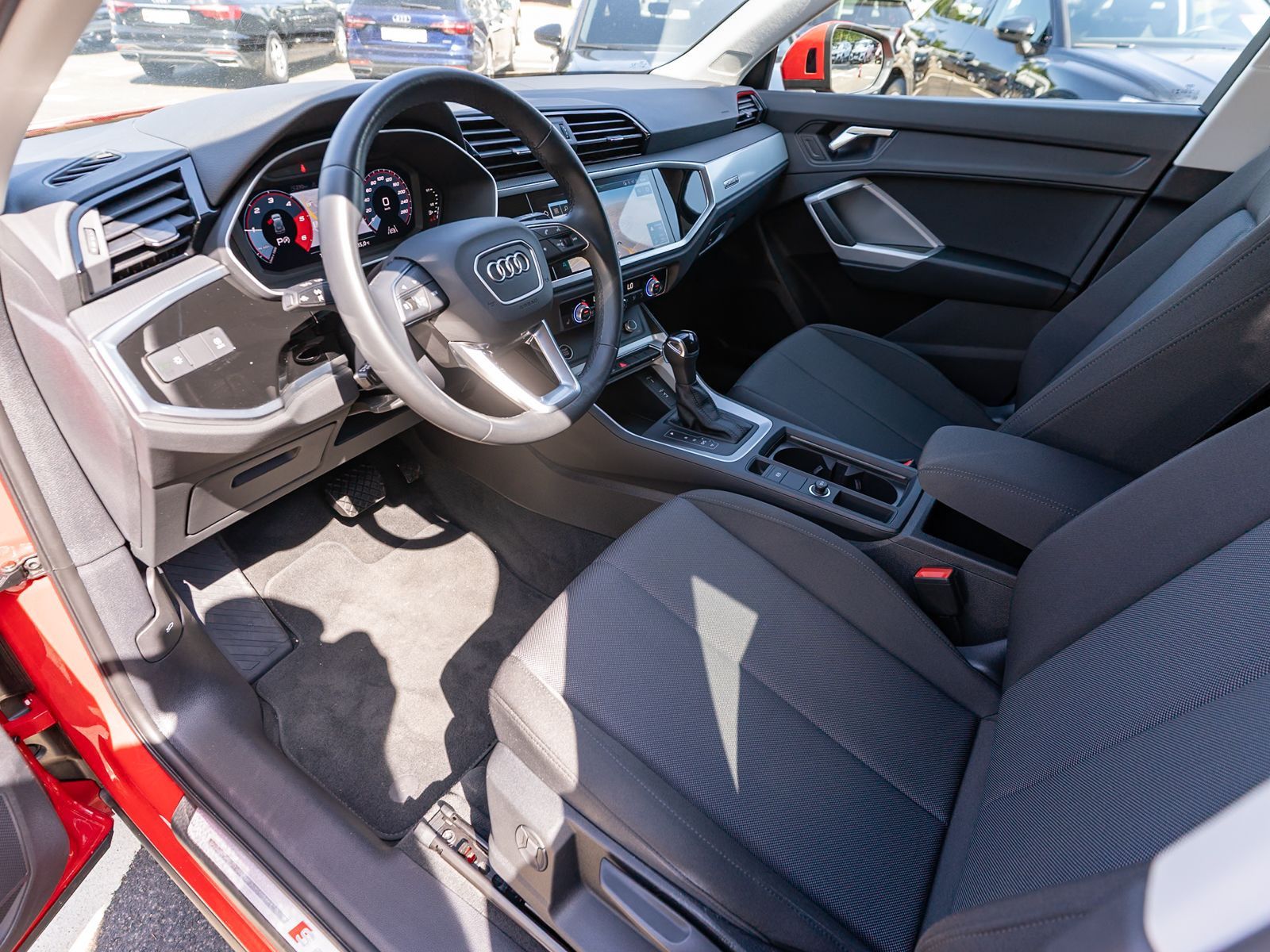 Fahrzeugabbildung Audi Q3 40TDI S line quattro Stronic Navi LED AHK GRA
