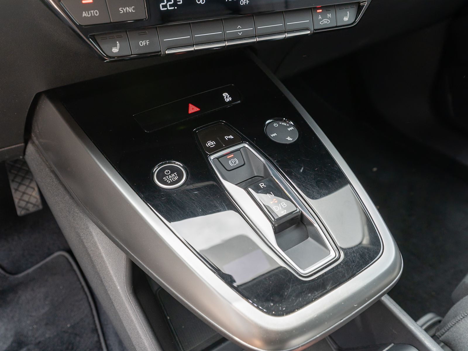 Fahrzeugabbildung Audi Q4 advanced 35 e-tron LED Navi GRA SHZ