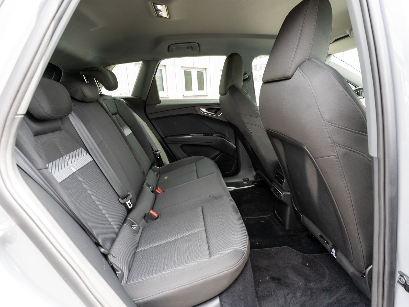 Fahrzeugabbildung Audi Q4 advanced 35 e-tron LED Navi GRA SHZ