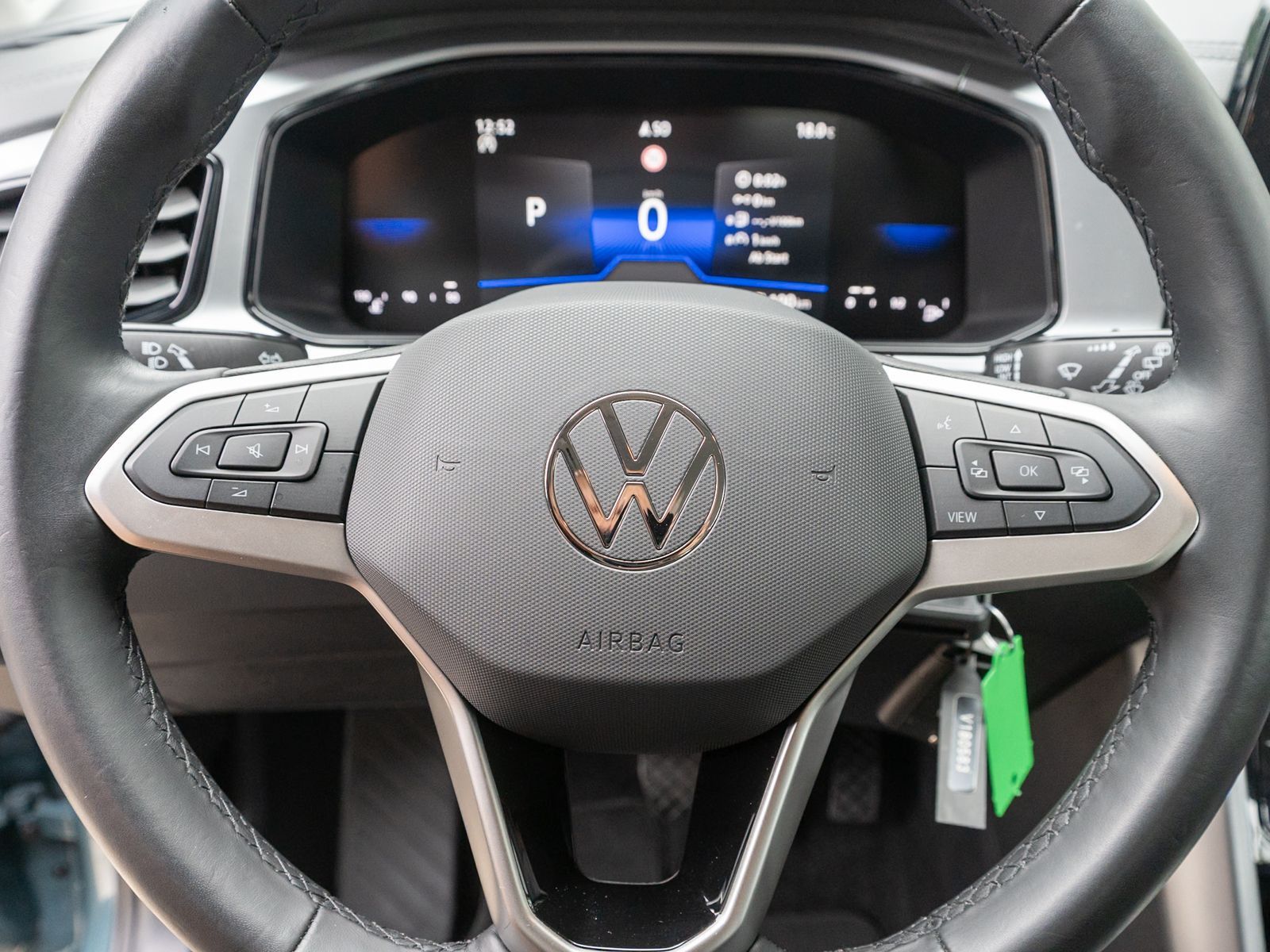 Fahrzeugabbildung Volkswagen T-ROC Life 1.5 TSI DSG LED Navi PDC SHZ AHK