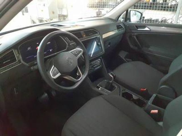 Fahrzeugabbildung Volkswagen Tiguan Allspace Life 1.5TSI DSG LED Navi AHK 7-S