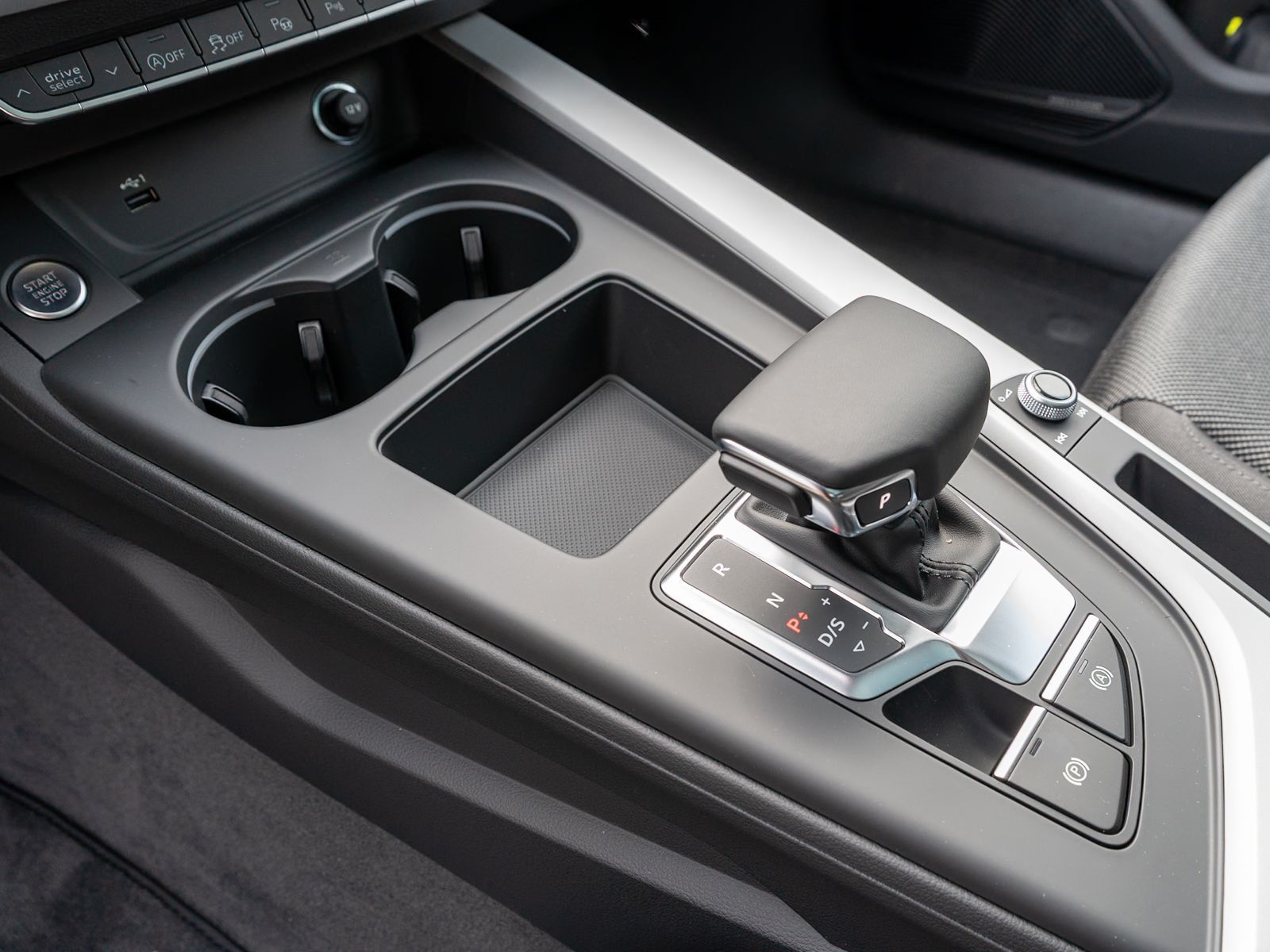 Fahrzeugabbildung Audi A4 Avant S line 40 TFSI quattro 150 (204) kW(PS)