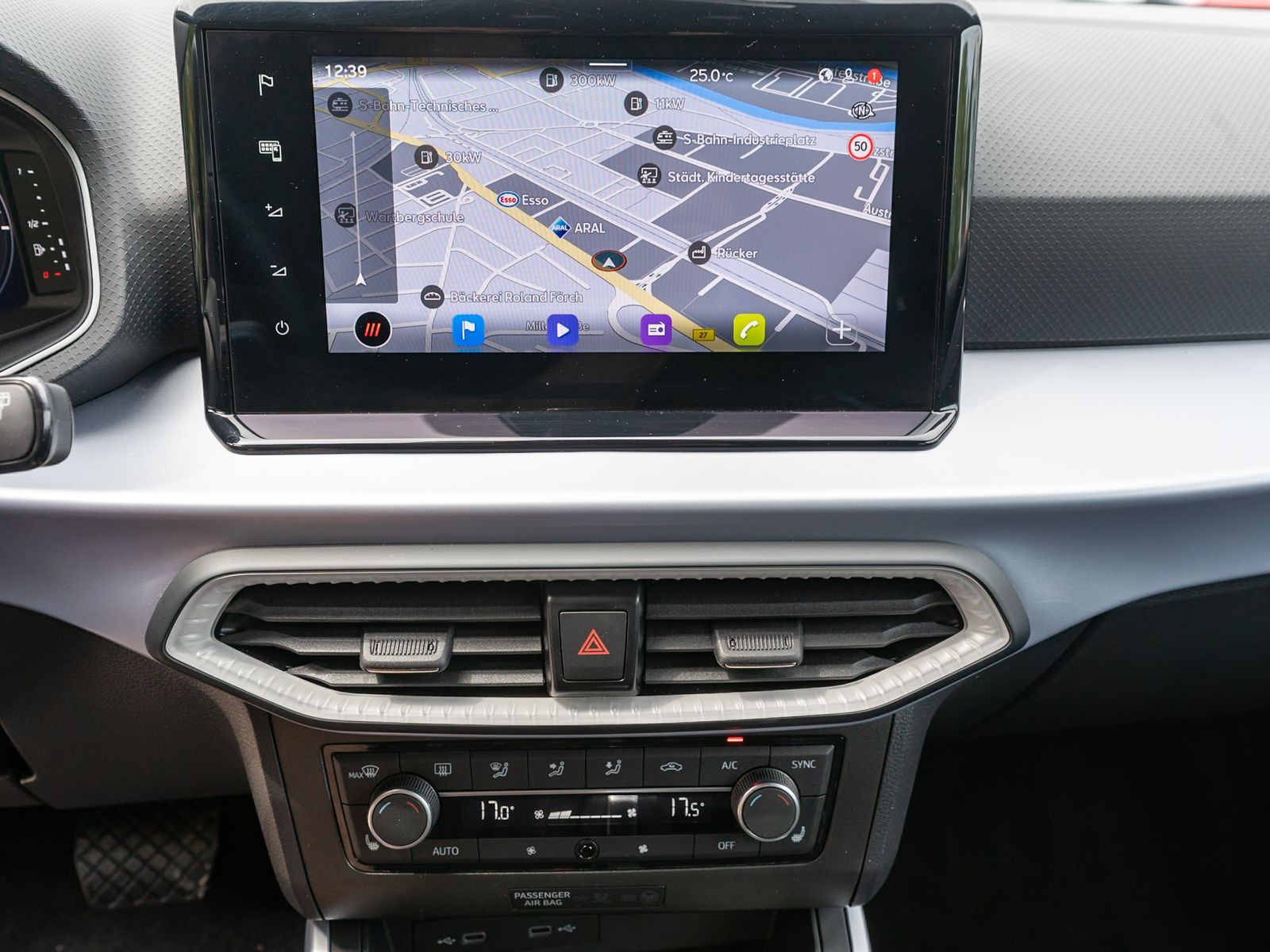 Fahrzeugabbildung SEAT Arona FR-Line 1.0TSI DSG LED NAV RFK ACC PDC SHZ