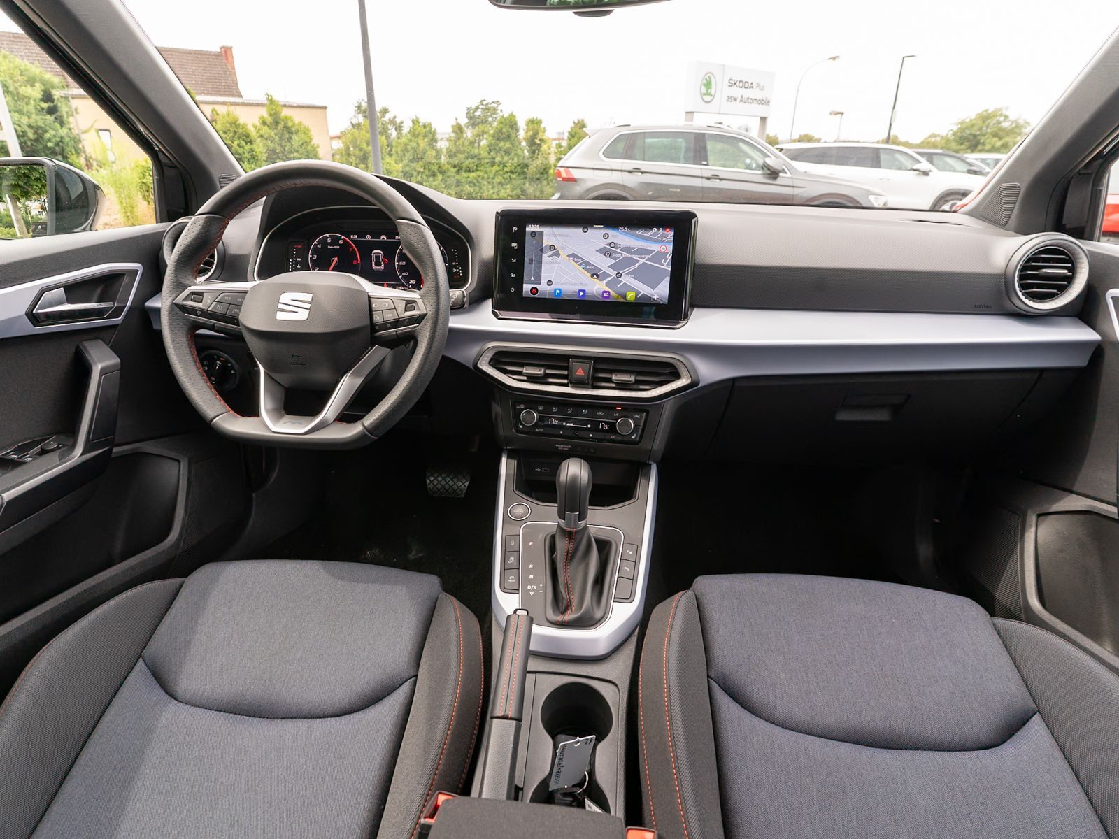 Fahrzeugabbildung SEAT Arona FR-Line 1.0TSI DSG LED NAV RFK ACC PDC SHZ