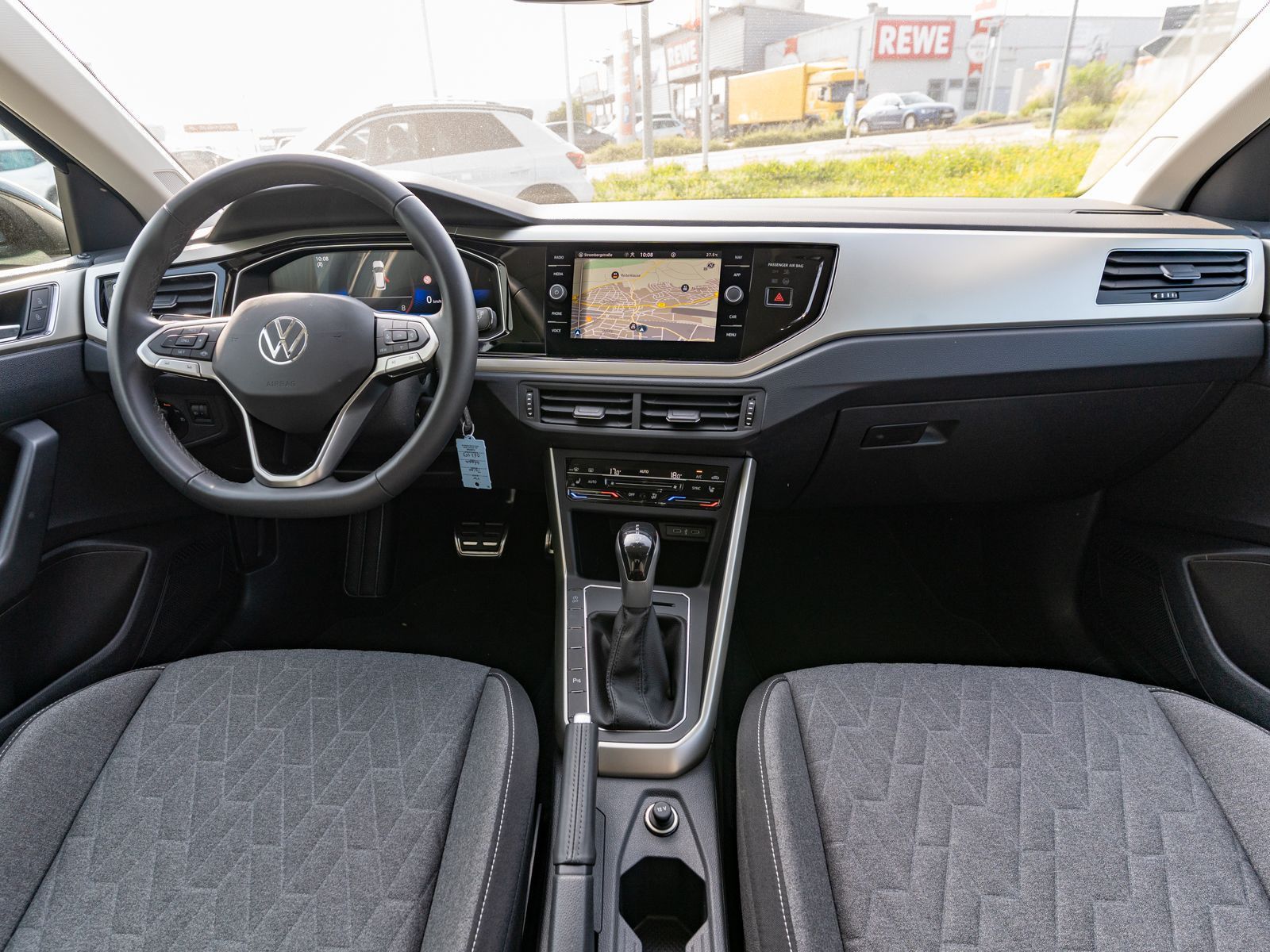 Fahrzeugabbildung Volkswagen Taigo Move 1.5 TSI DSG LED NAVI PDC SHZ
