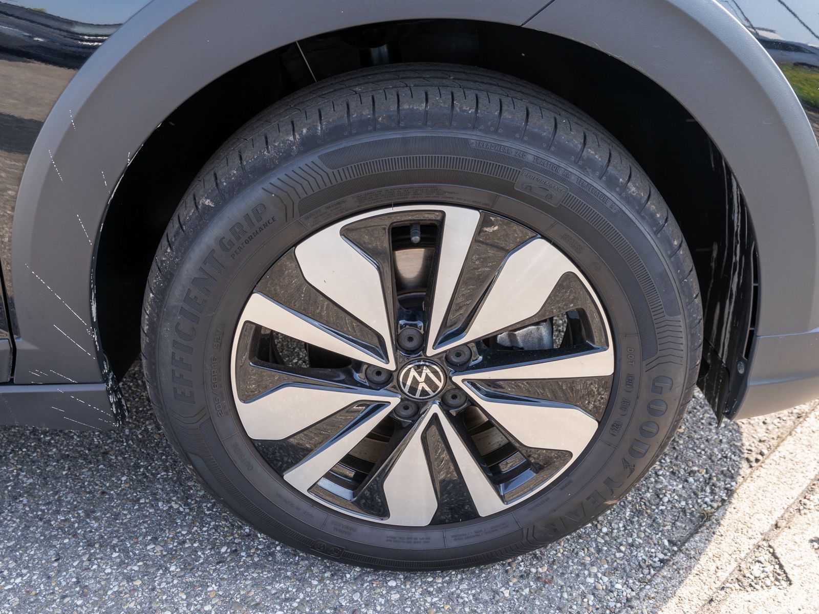 Fahrzeugabbildung Volkswagen Taigo Move 1.5 TSI DSG LED NAVI PDC SHZ