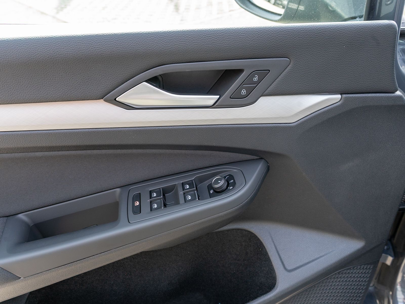 Fahrzeugabbildung Volkswagen Golf Variant Life 1.0 TSI LED Navi ACC Stdhz AHK