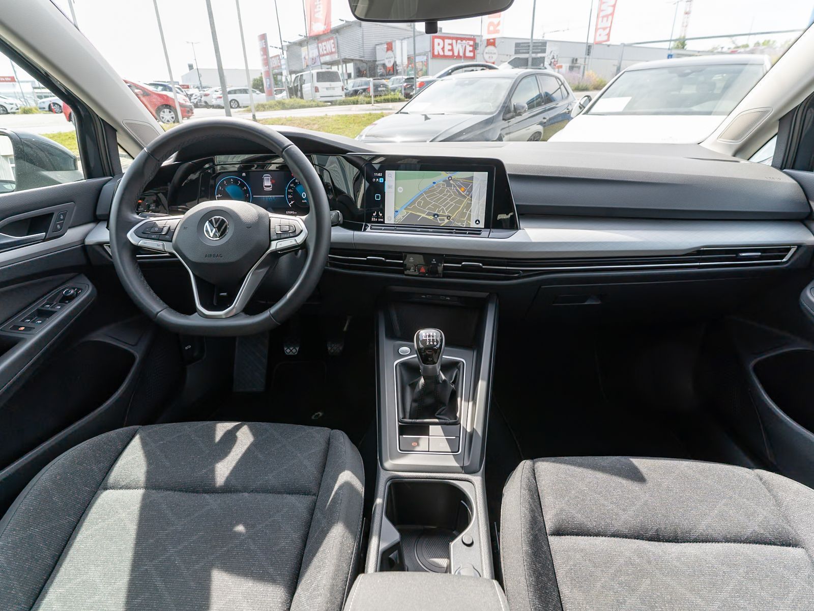 Fahrzeugabbildung Volkswagen Golf Variant Life 1.0 TSI LED Navi ACC Stdhz AHK