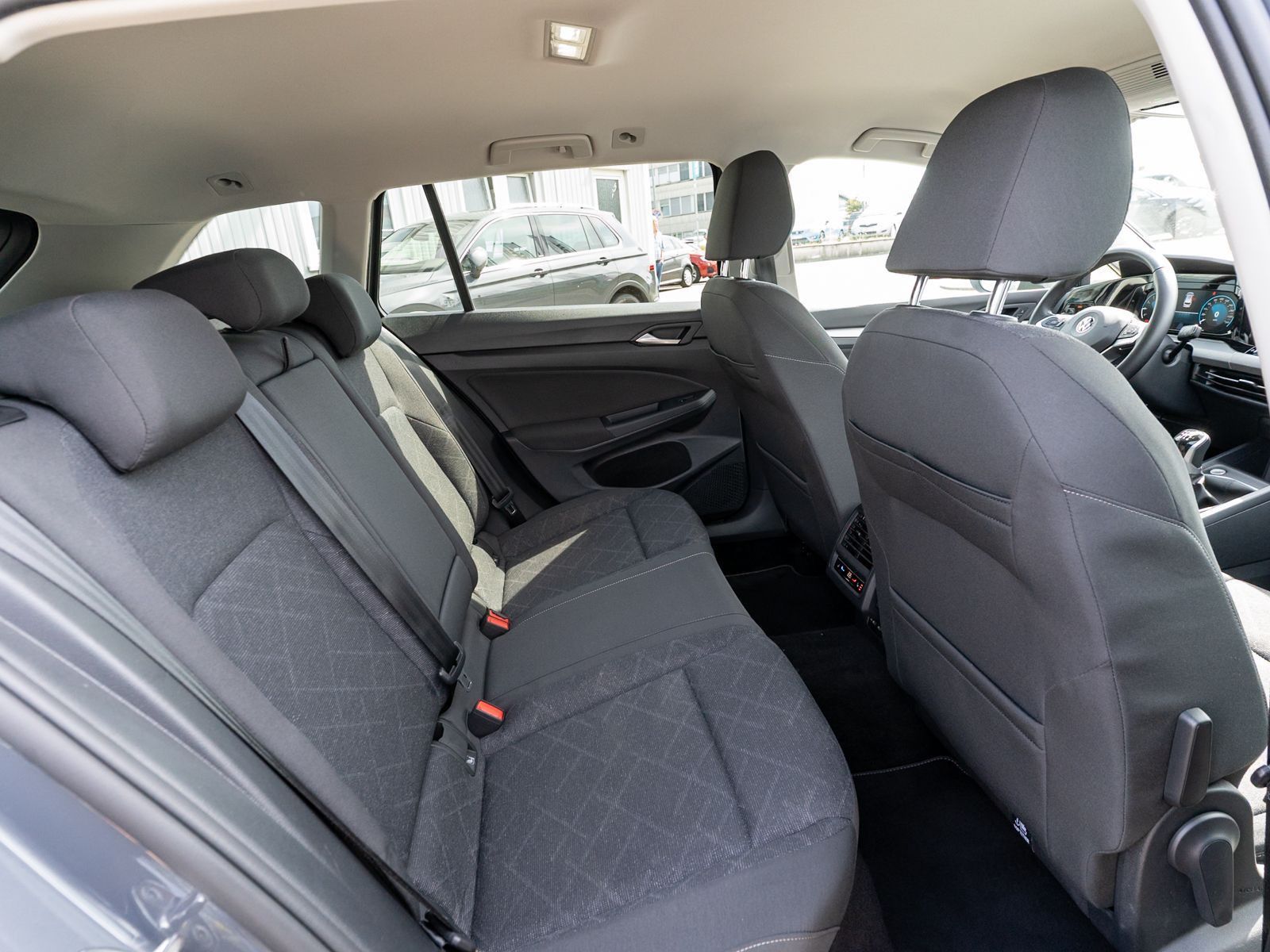 Fahrzeugabbildung Volkswagen Golf Variant Life 1.0 TSI LED Navi ACC Stdhz AHK