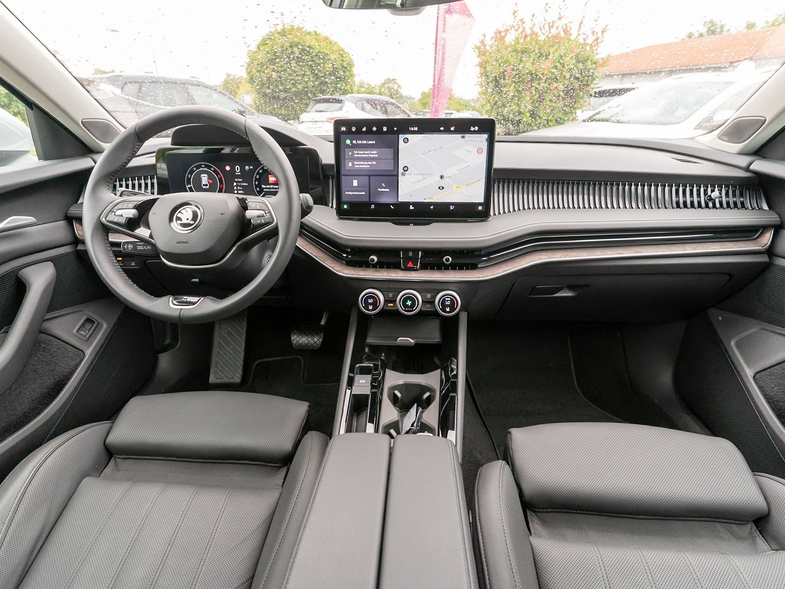 Fahrzeugabbildung SKODA Superb Combi L&K 2.0 TDI DSG Navi RFK LEDER AHK