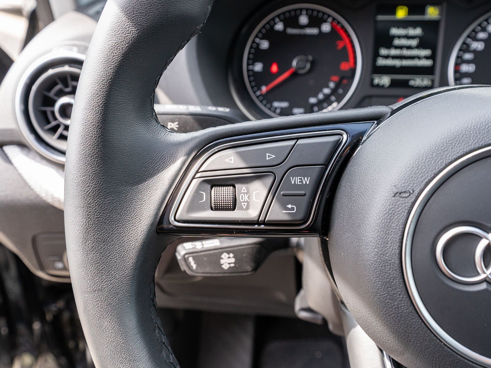 Fahrzeugabbildung Audi Q2 35TFSI Stronic Navi LED RFK PDC SHZ