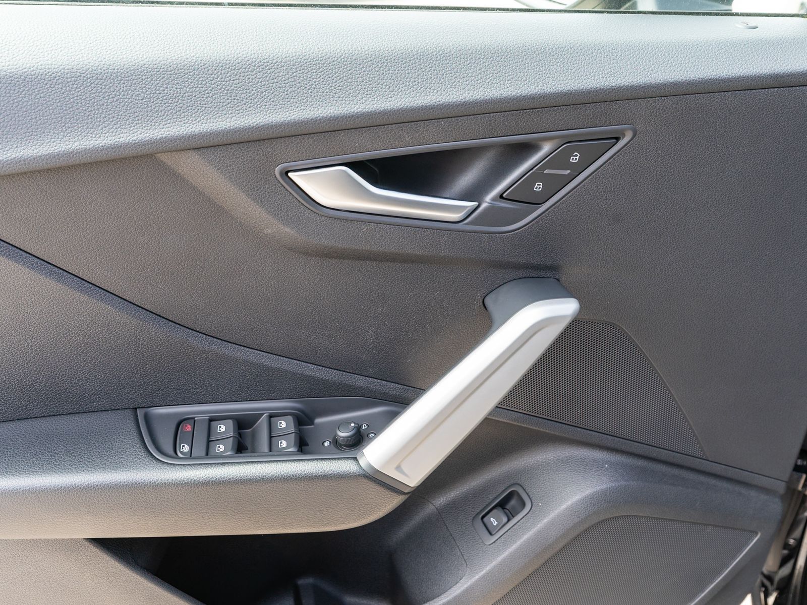 Fahrzeugabbildung Audi Q2 35TFSI Stronic Navi LED RFK PDC SHZ