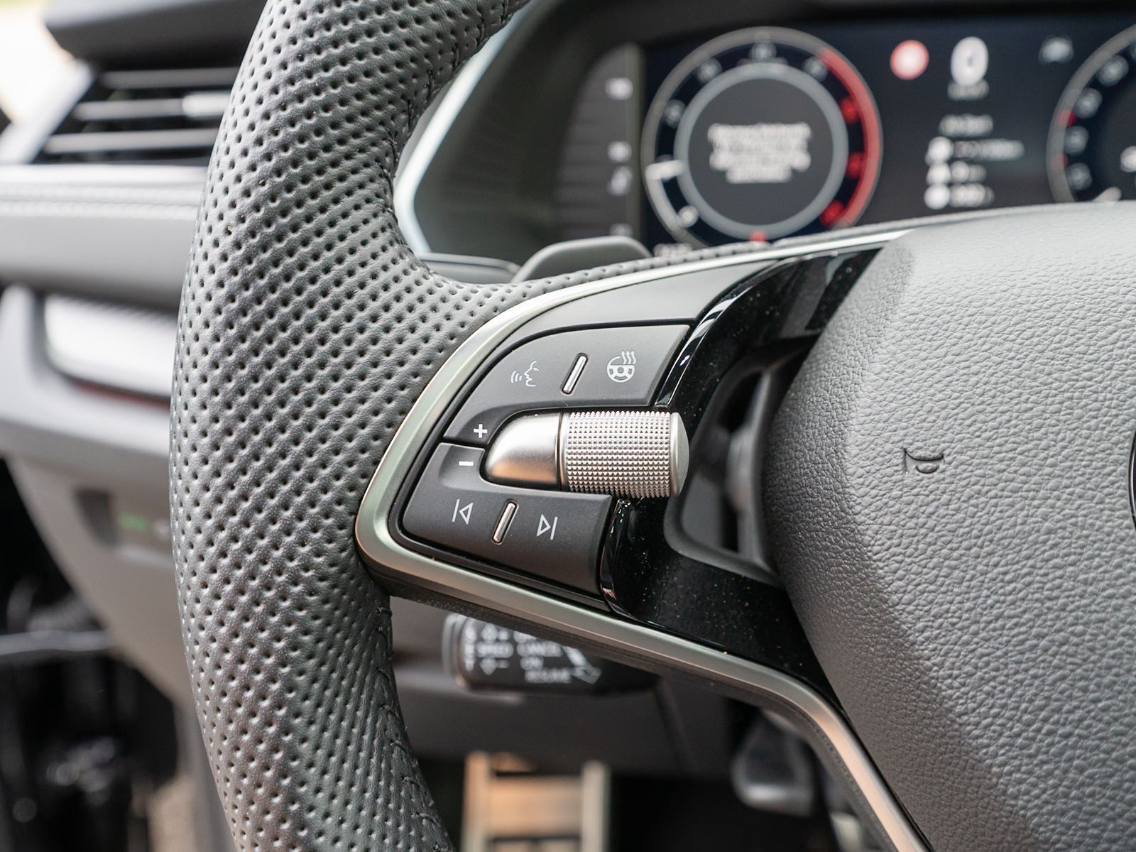 Fahrzeugabbildung SKODA Octavia Combi Sportline 2.0TDI DSG LED Navi PANO
