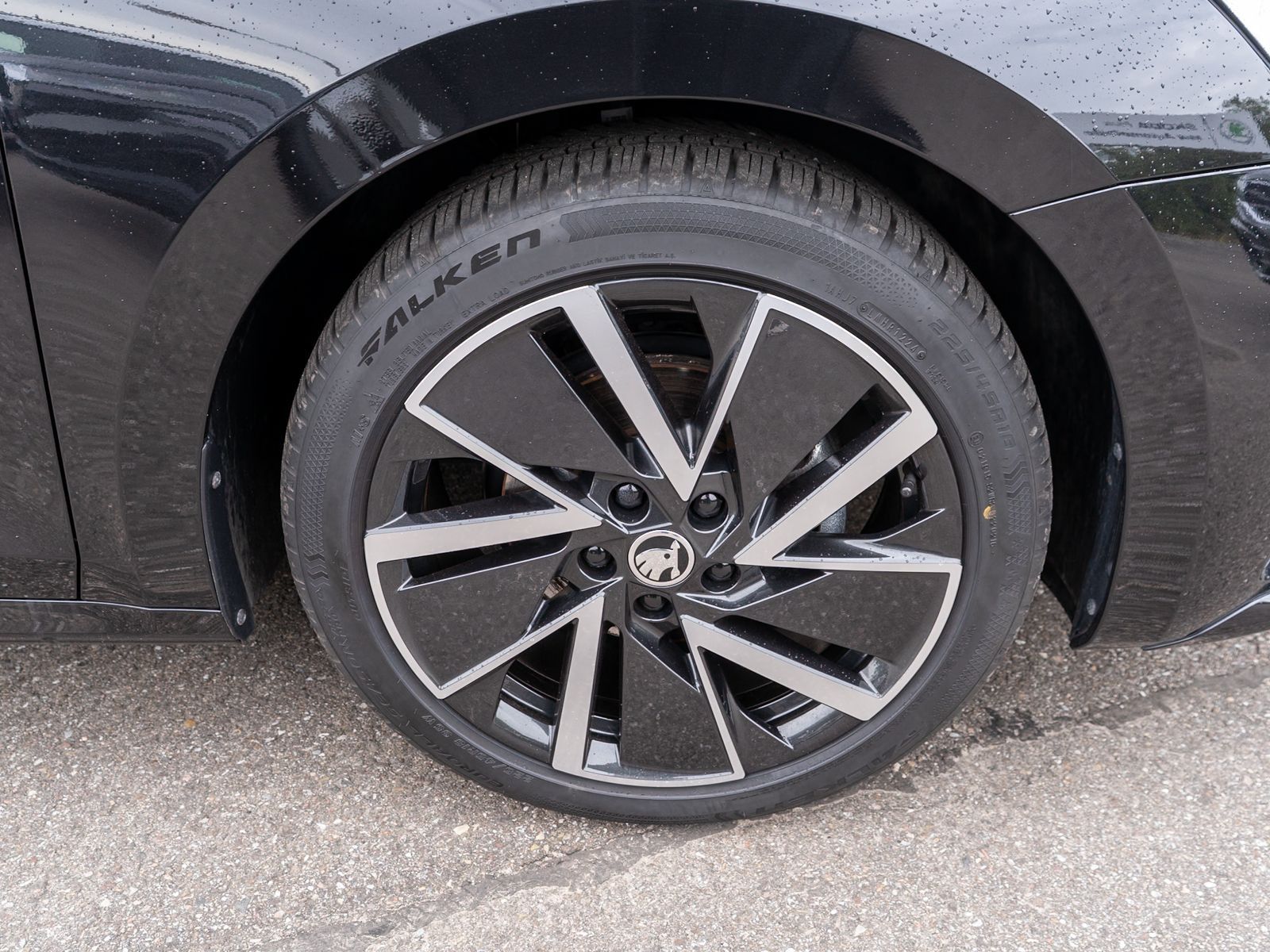 Fahrzeugabbildung SKODA Octavia Combi Sportline 2.0TDI DSG LED Navi PANO