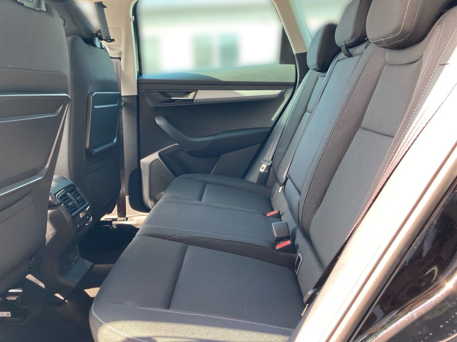 Fahrzeugabbildung SKODA Karoq Tour 1,5TSI 150PS PDC Kamera Navi ACC AHK
