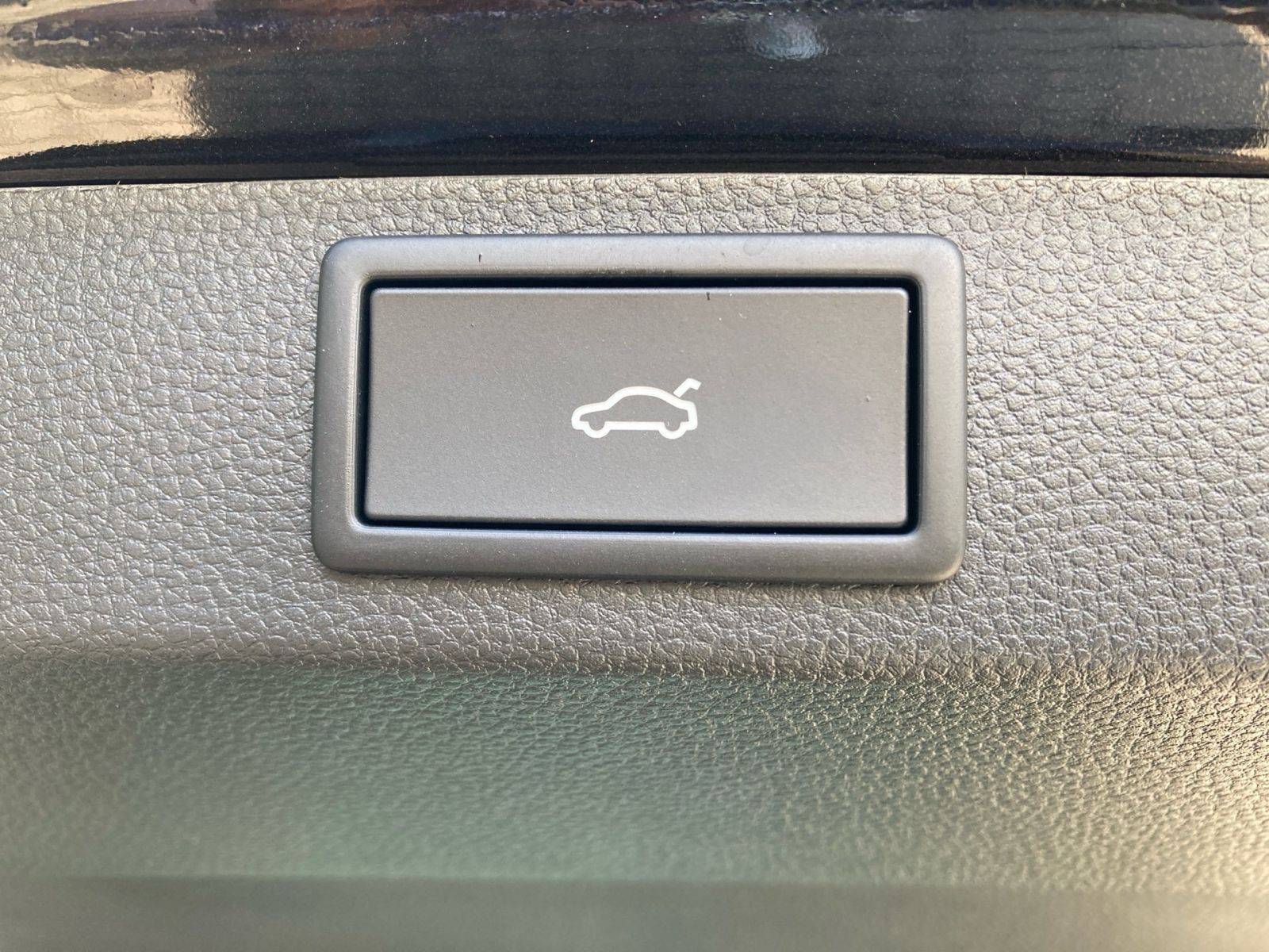 Fahrzeugabbildung SKODA Karoq Tour 1,5TSI 150PS PDC Kamera Navi ACC AHK
