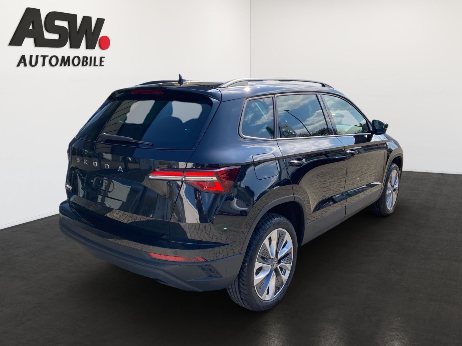 Fahrzeugabbildung SKODA Karoq Tour 1,5TSI 150PS PDC Kamera Navi ACC AHK