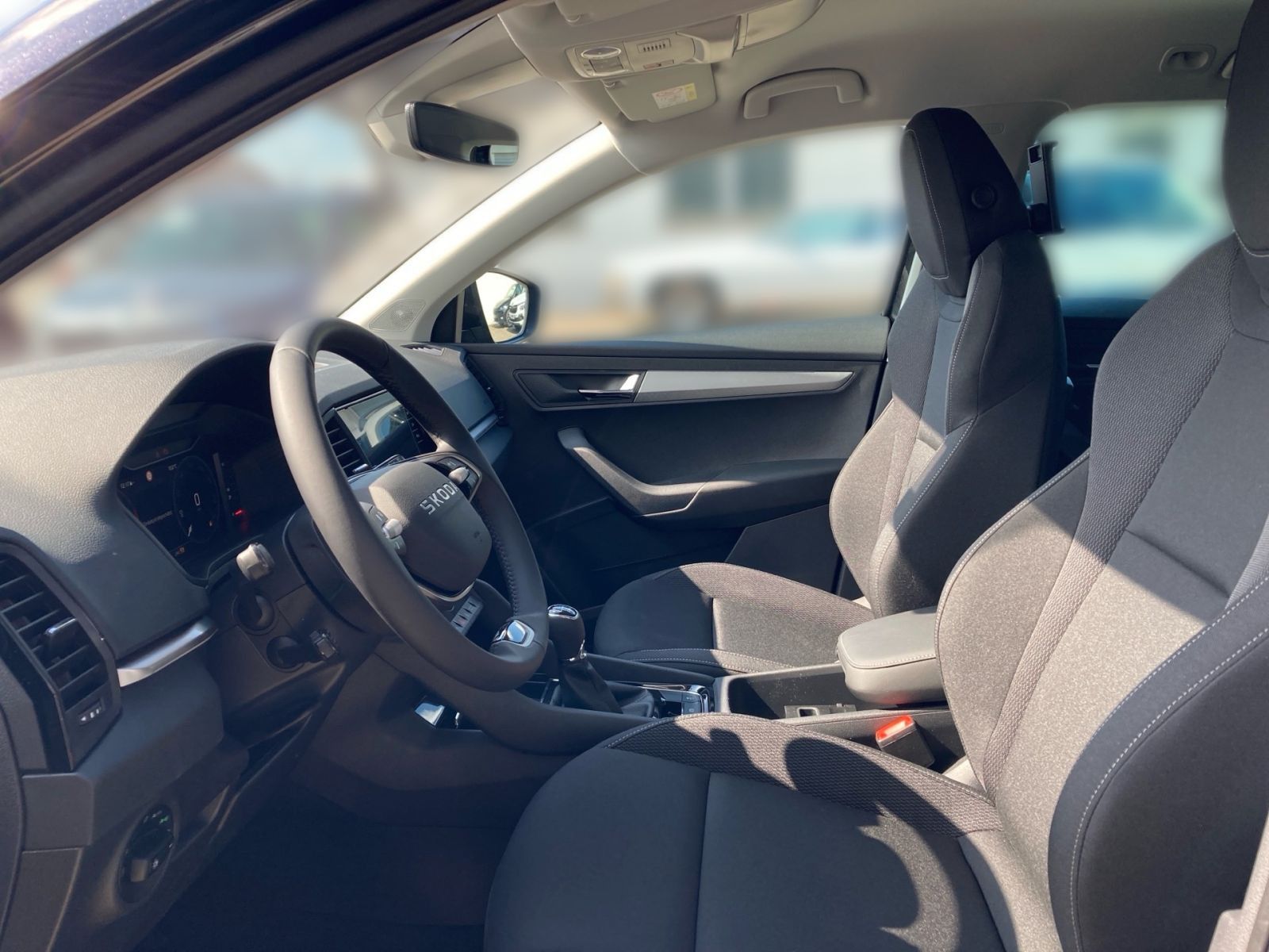Fahrzeugabbildung SKODA Karoq Tour 1,5TSI 150PS PDC Kamera Navi ACC AHK