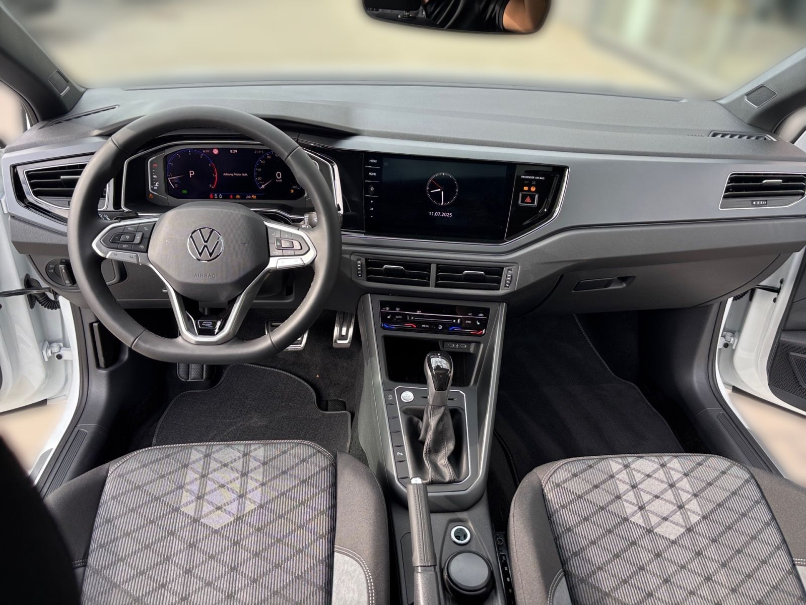 Fahrzeugabbildung Volkswagen Taigo R-Line 1.5 TSI DSG *AHK Pano Keyless"