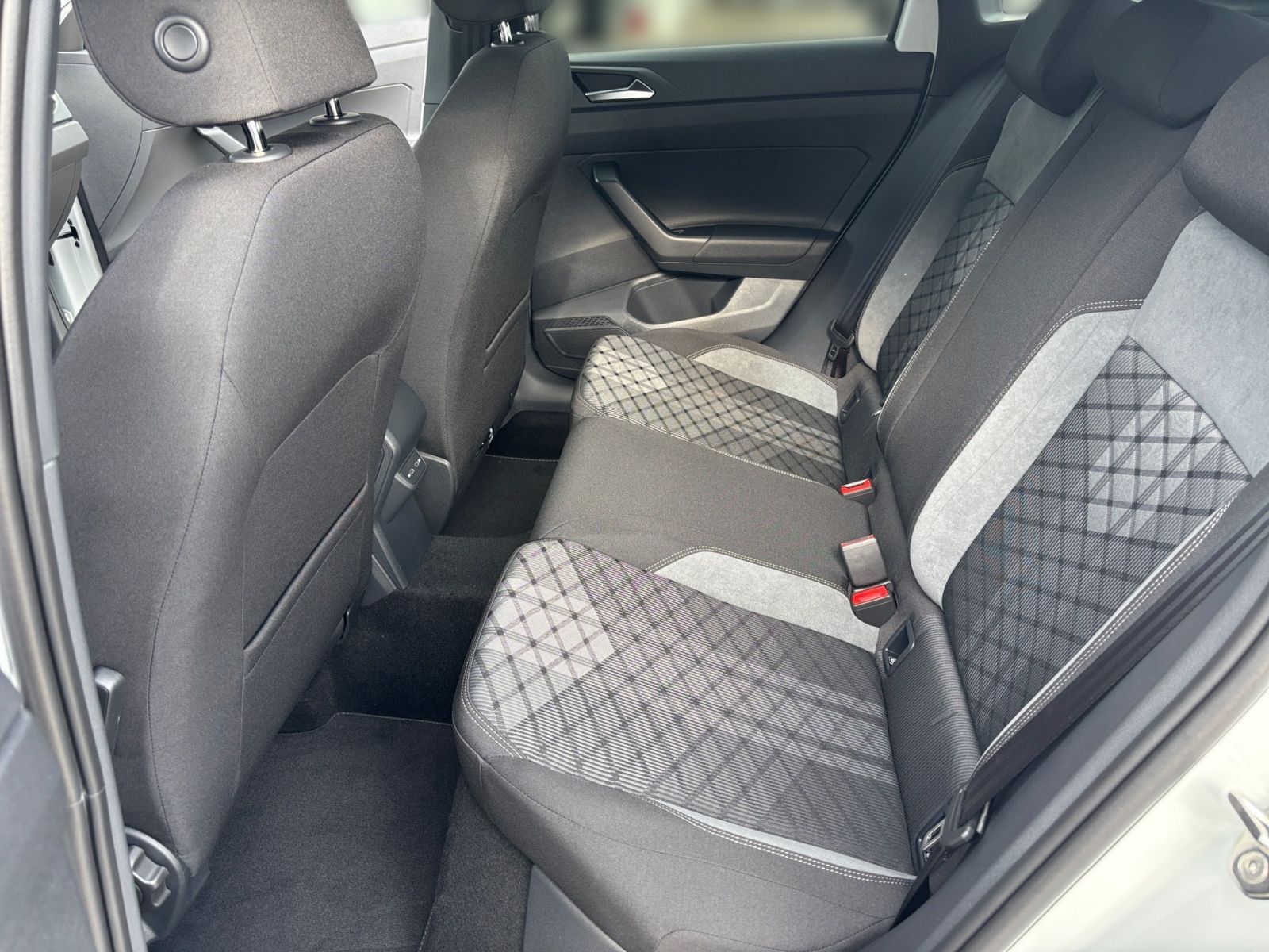 Fahrzeugabbildung Volkswagen Taigo R-Line 1.5 TSI DSG *AHK Pano Keyless"