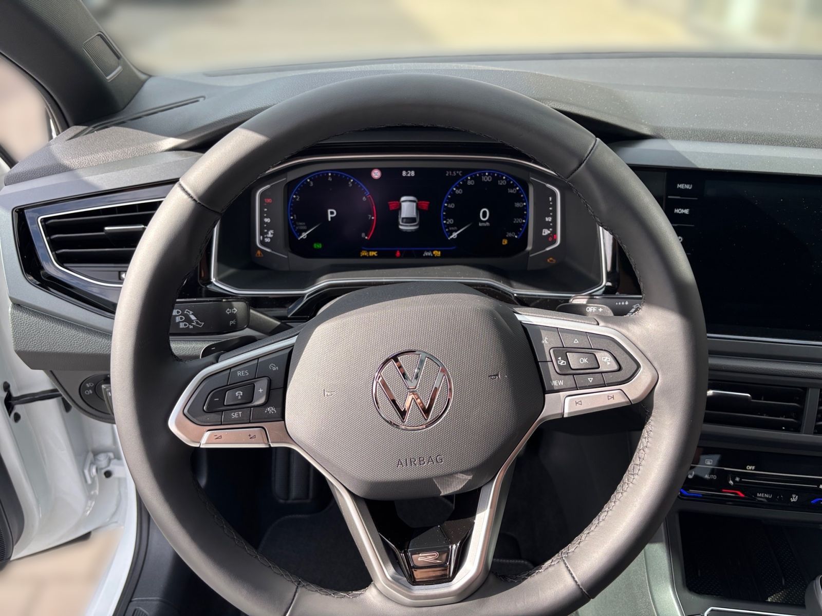 Fahrzeugabbildung Volkswagen Taigo R-Line 1.5 TSI DSG *AHK Pano Keyless"