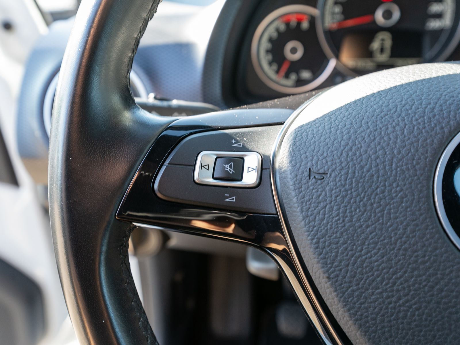 Fahrzeugabbildung Volkswagen up! UNITED 1.0MPI Klimaautomatik RFK GRA PDC SHZ