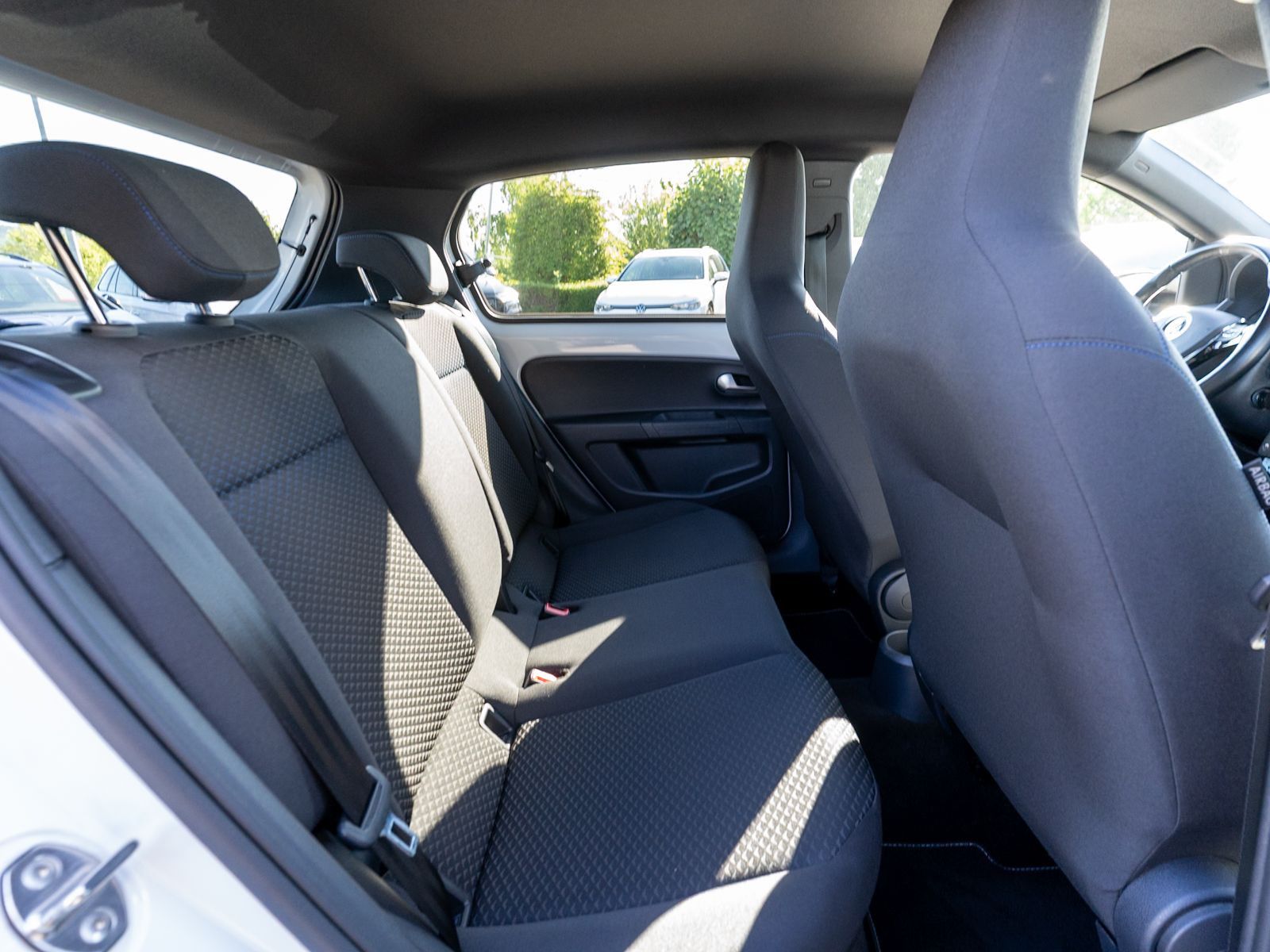 Fahrzeugabbildung Volkswagen up! UNITED 1.0MPI Klimaautomatik RFK GRA PDC SHZ