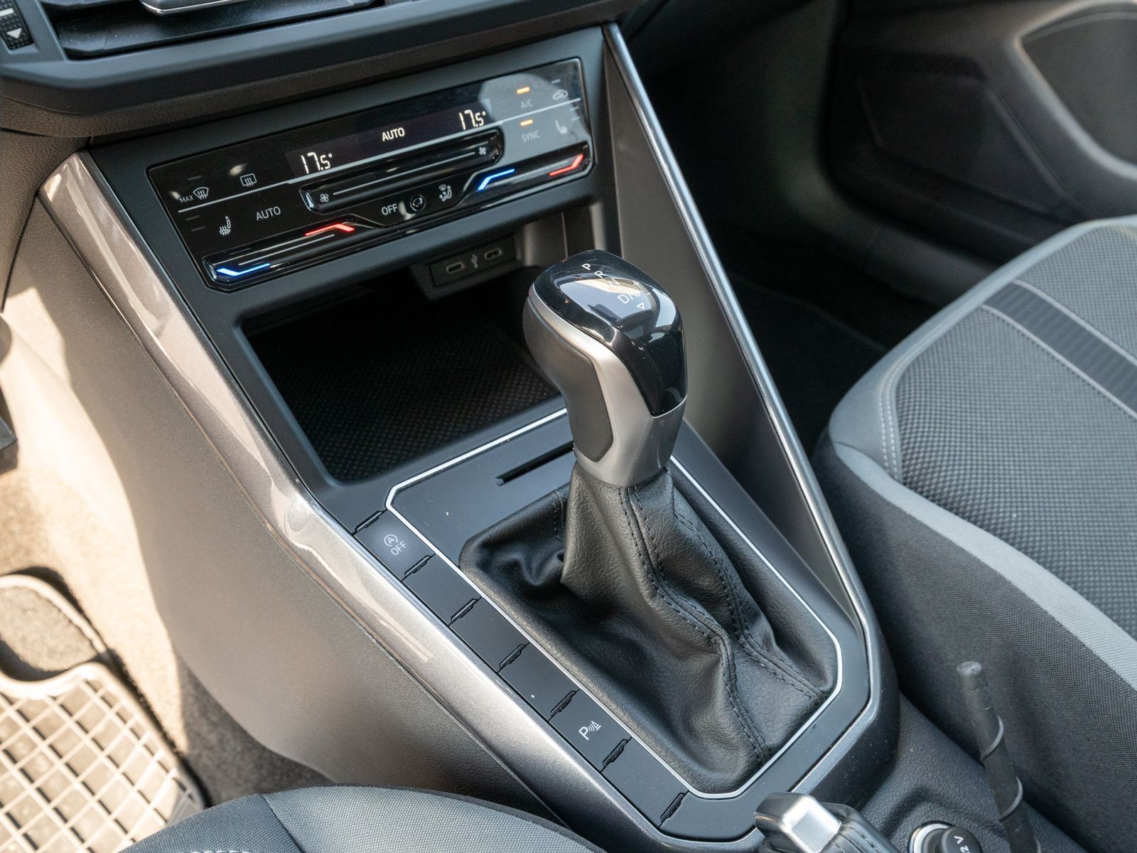 Fahrzeugabbildung Volkswagen Polo Style 1.0 TSI DSG LED Navi PDC ACC Pano SHZ