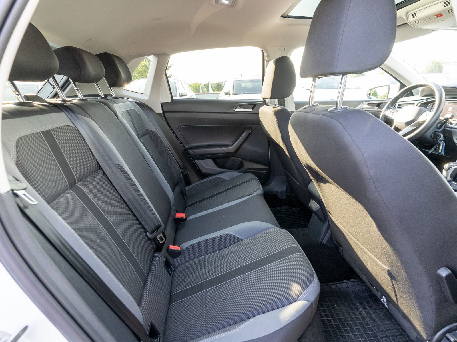Fahrzeugabbildung Volkswagen Polo Style 1.0 TSI DSG LED Navi PDC ACC Pano SHZ