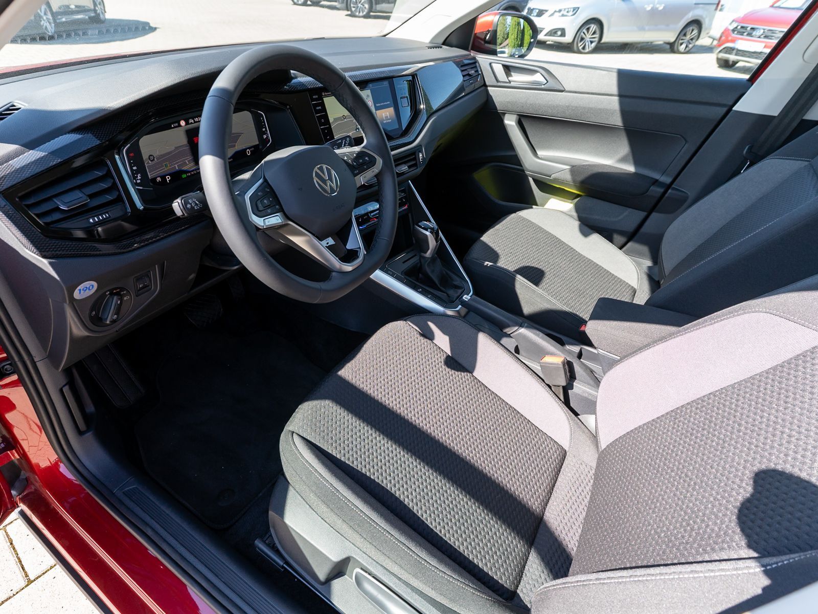 Fahrzeugabbildung Volkswagen Taigo Life 1.5 TSI DSG LED Navi RFK ACC SHZ PDC